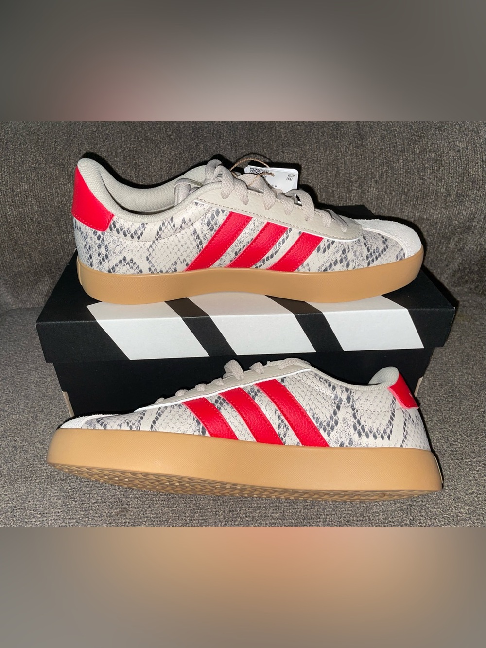 Women’s Size 8.5 Adidas VL COURT 3.0 Shoes
